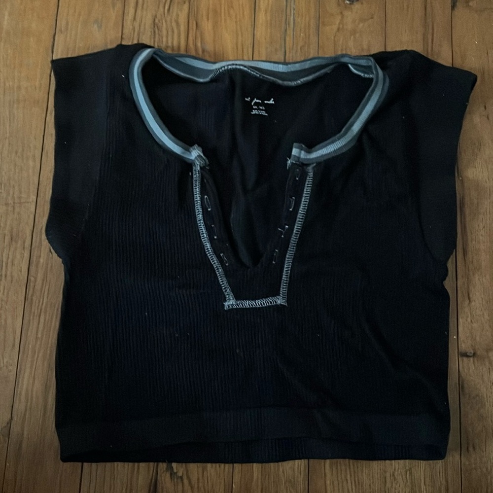 urban outfitters crop top